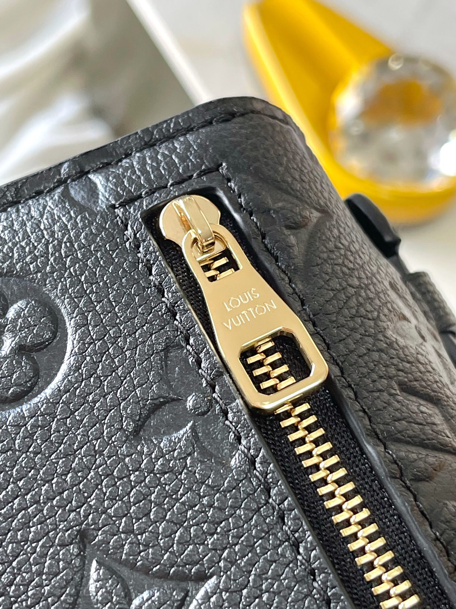 Louis Vuitton  ルイ・ヴィトン シーズナル ワンショルダーバッグ 