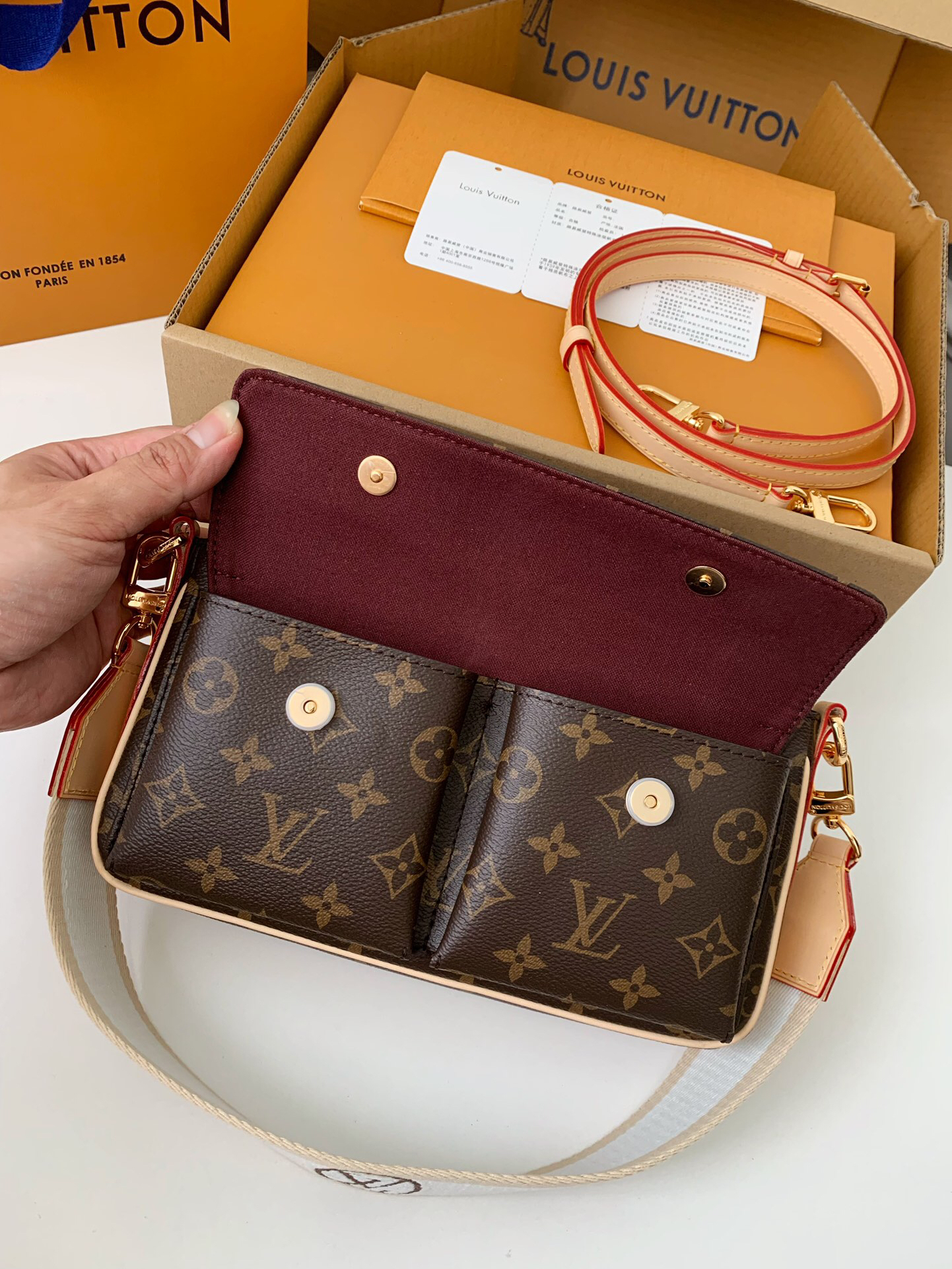 Louis Vuitton  ルイ・ヴィトン シーズナル ワンショルダーバッグ 