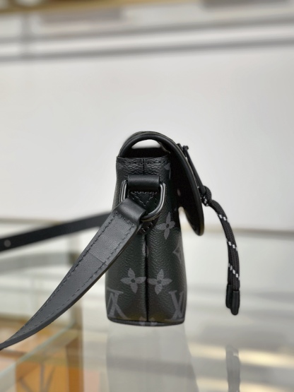 Louis Vuitton  ルイ・ヴィトン シーズナル ワンショルダーバッグ 