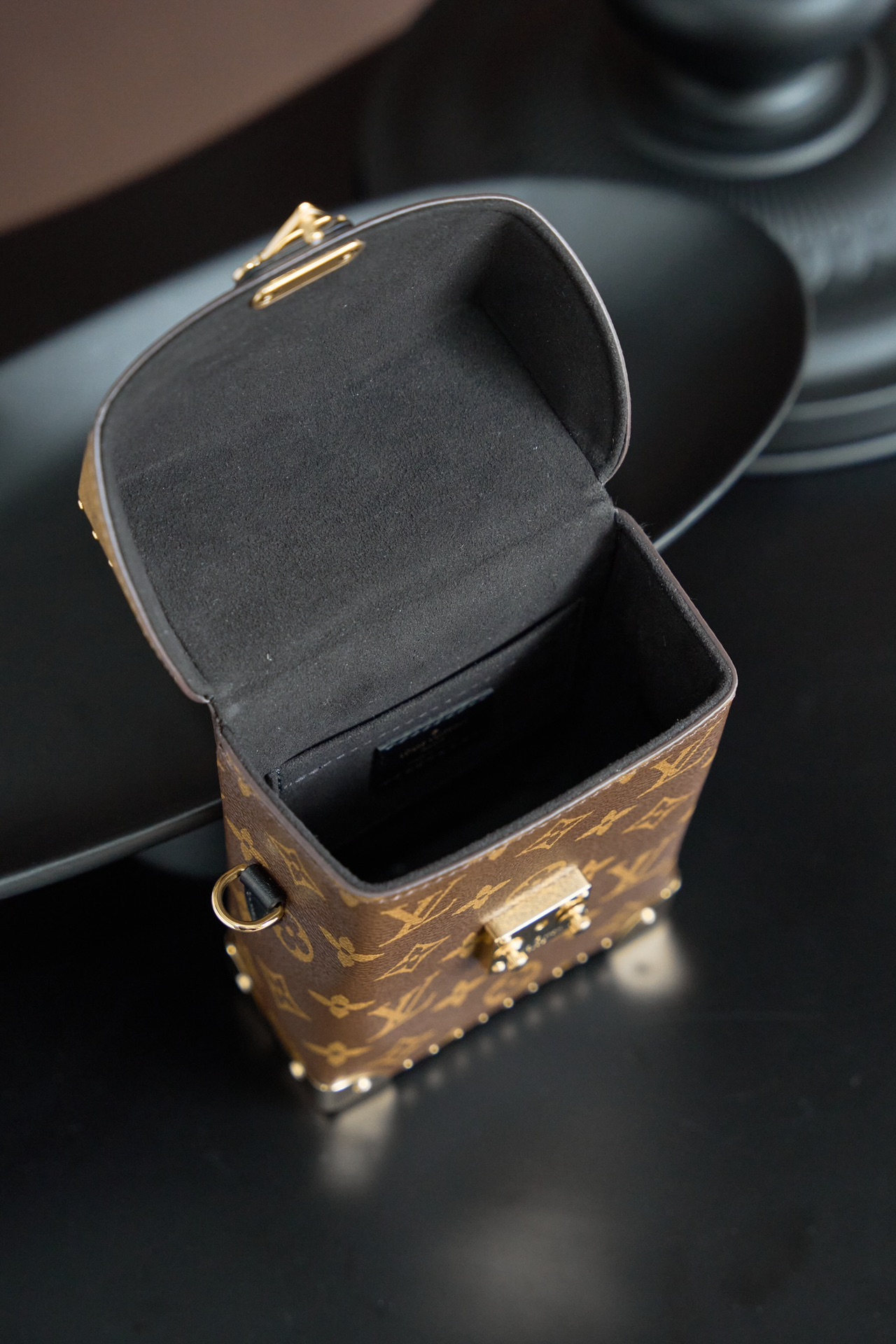 Louis Vuitton  ルイ・ヴィトン シーズナル ワンショルダーバッグ 