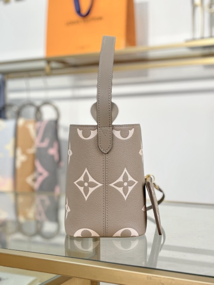 Louis Vuitton  ルイ・ヴィトン シーズナル ワンショルダーバッグ 