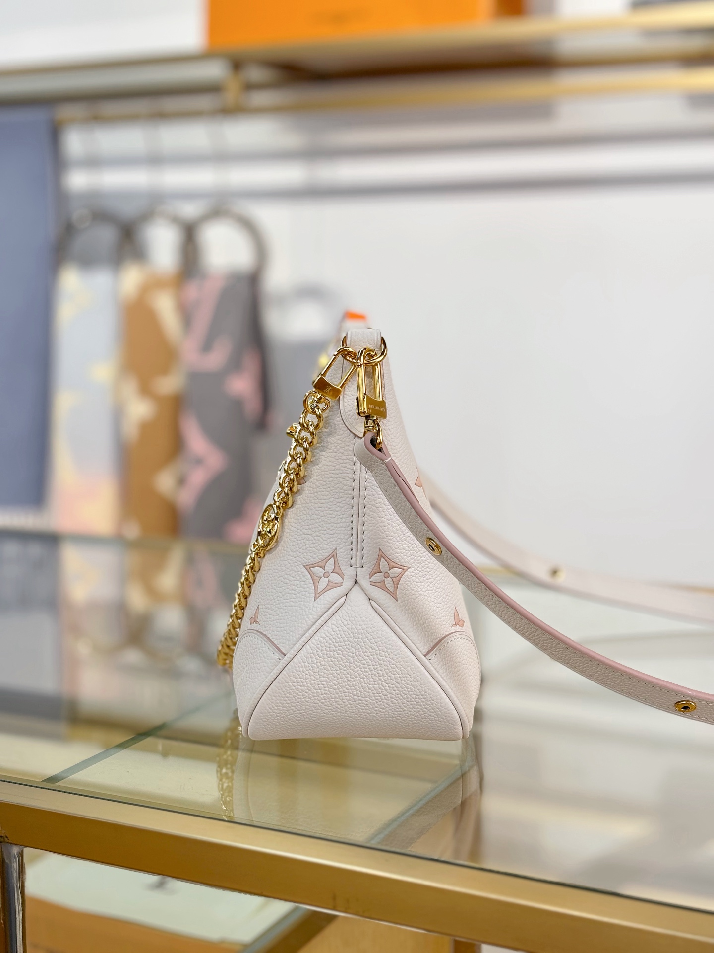 Louis Vuitton  ルイ・ヴィトン シーズナル ワンショルダーバッグ 