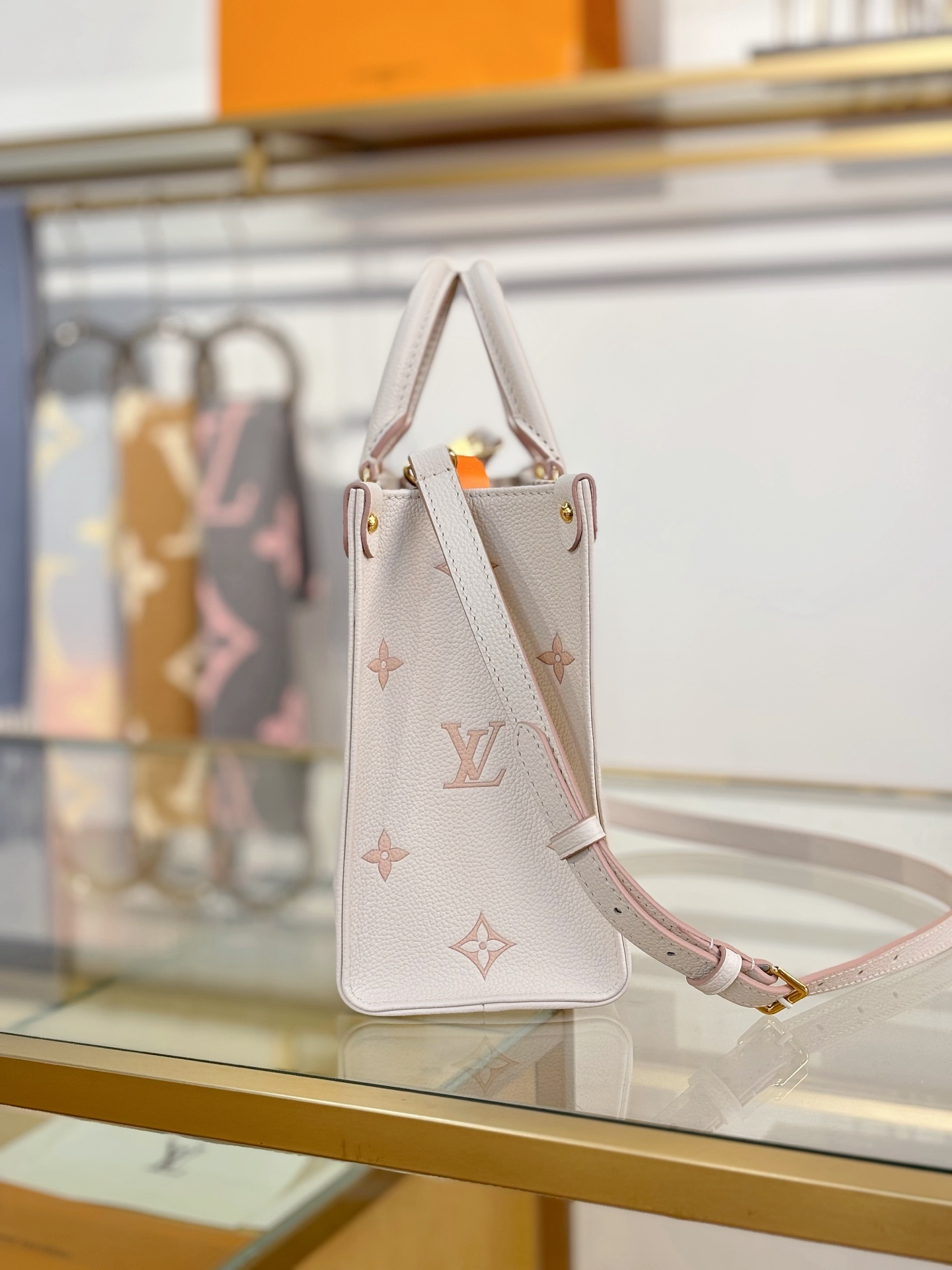 Louis Vuitton  ルイ・ヴィトン シーズナル ワンショルダーバッグ 