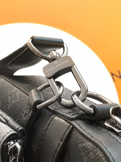 Louis Vuitton  ルイ・ヴィトン シーズナル ワンショルダーバッグ 