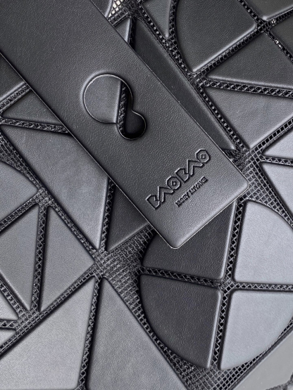 イッセイミヤケ「Issey Miyake」LUCENTシリーズ トートバッグ