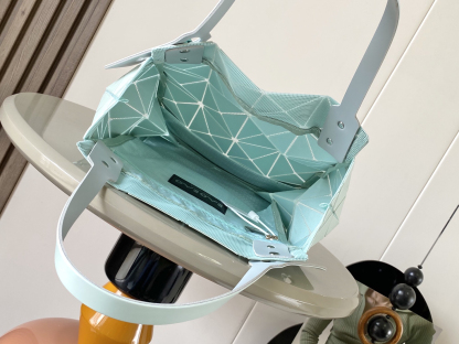 イッセイミヤケ「Issey Miyake」LUCENTシリーズ トートバッグ