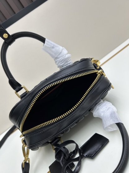 ミュウミュウ「MIUMIU」レディースファッションハンドバッグとショルダーバッグ