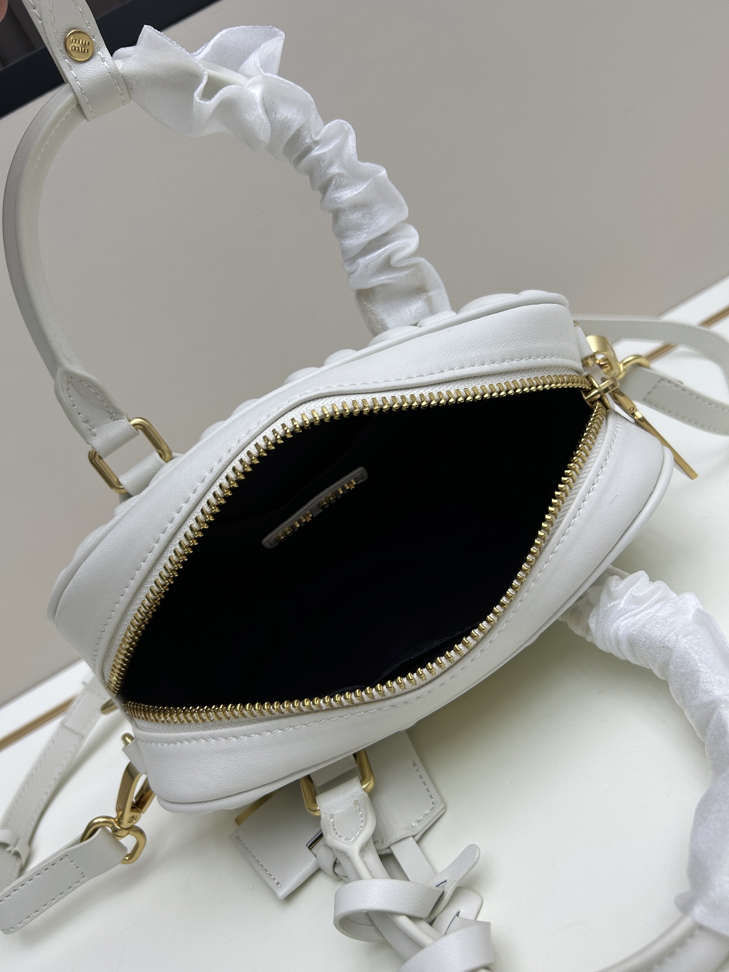 ミュウミュウ「MIUMIU」レディースファッションハンドバッグとショルダーバッグ
