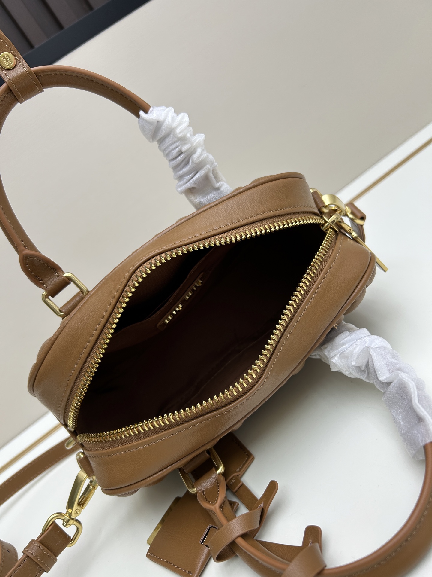 ミュウミュウ「MIUMIU」レディースファッションハンドバッグとショルダーバッグ