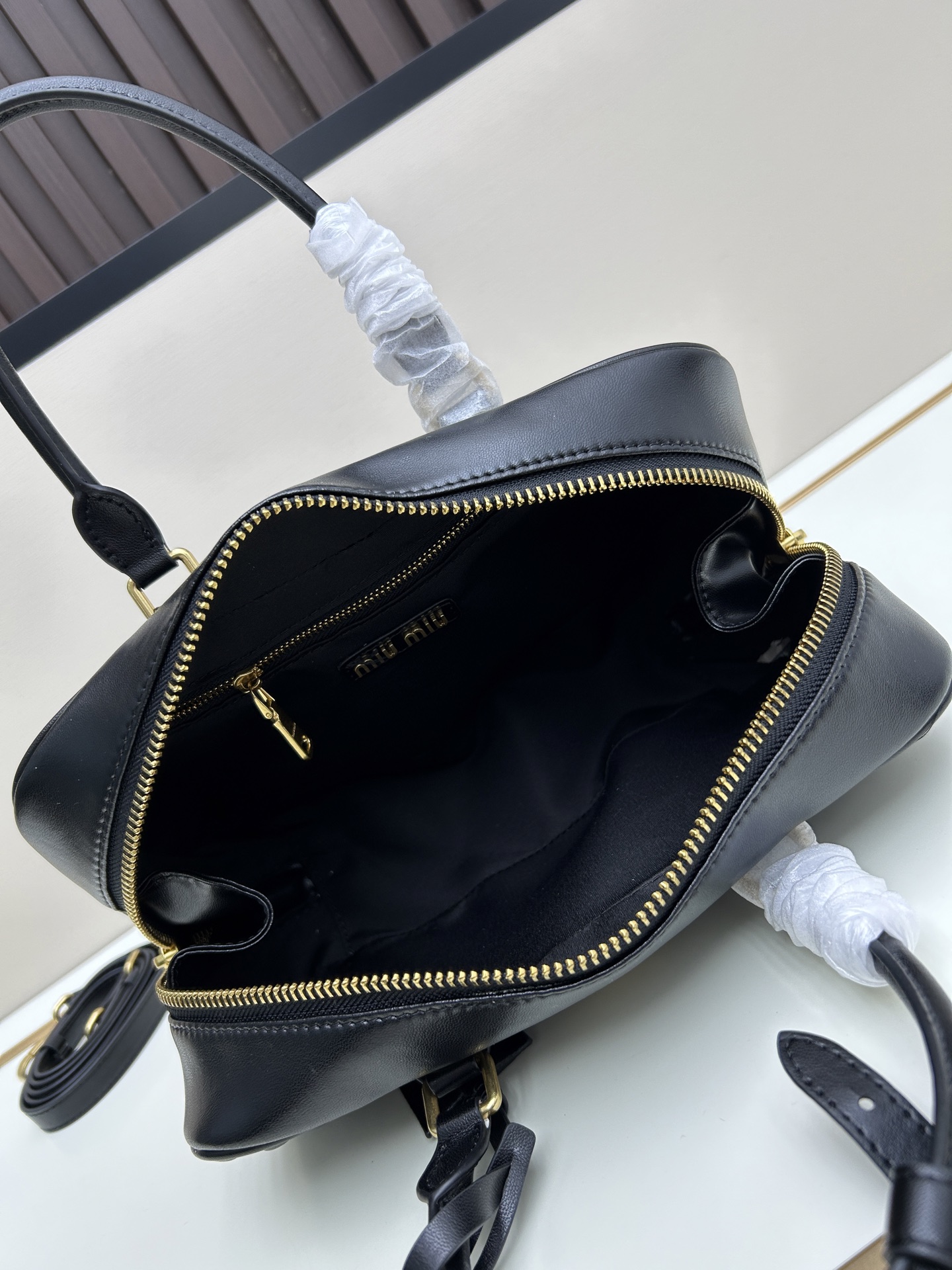 ミュウミュウ「MIUMIU」レディースファッションハンドバッグとショルダーバッグ