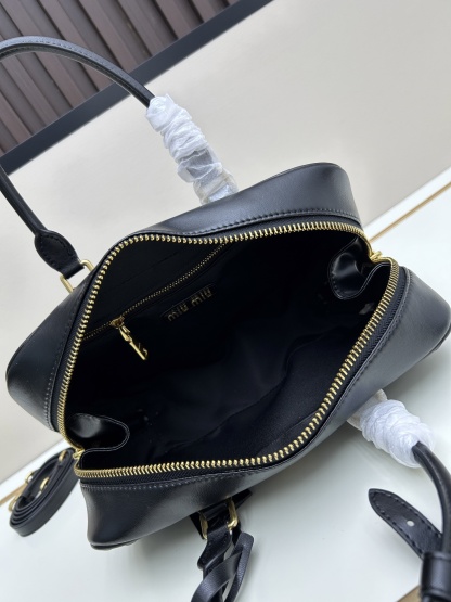 ミュウミュウ「MIUMIU」レディースファッションハンドバッグとショルダーバッグ