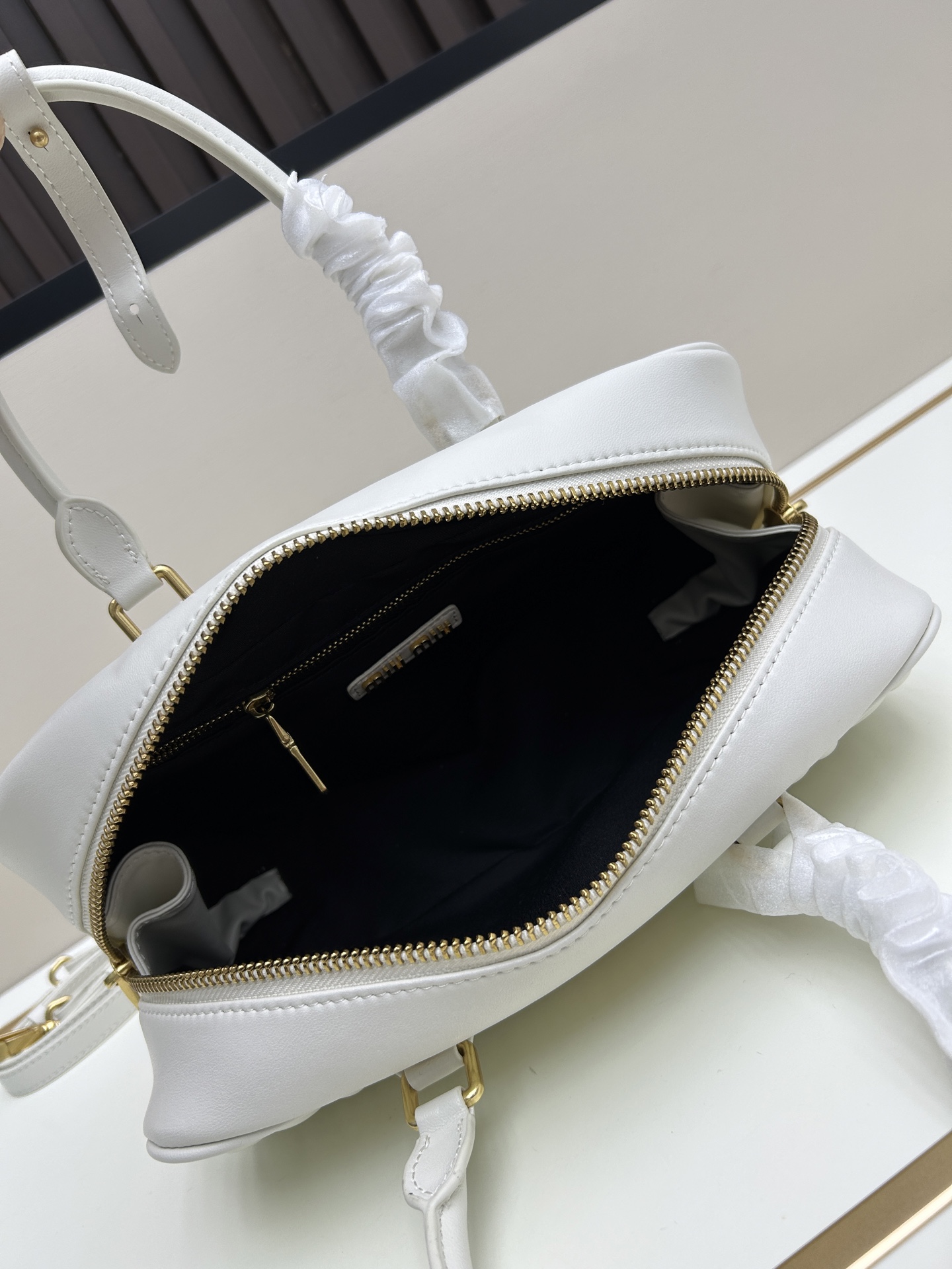 ミュウミュウ「MIUMIU」レディースファッションハンドバッグとショルダーバッグ