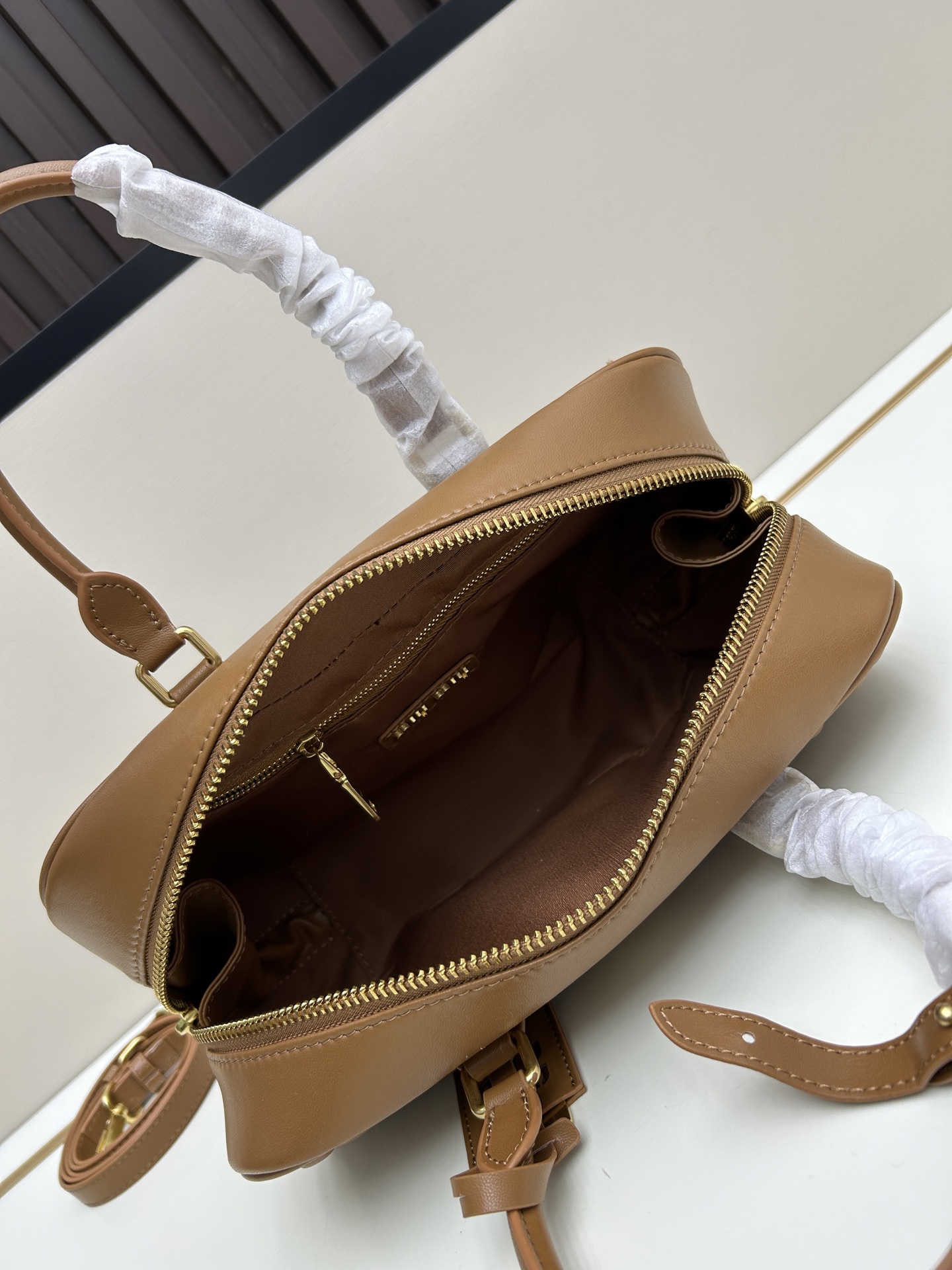 ミュウミュウ「MIUMIU」レディースファッションハンドバッグとショルダーバッグ
