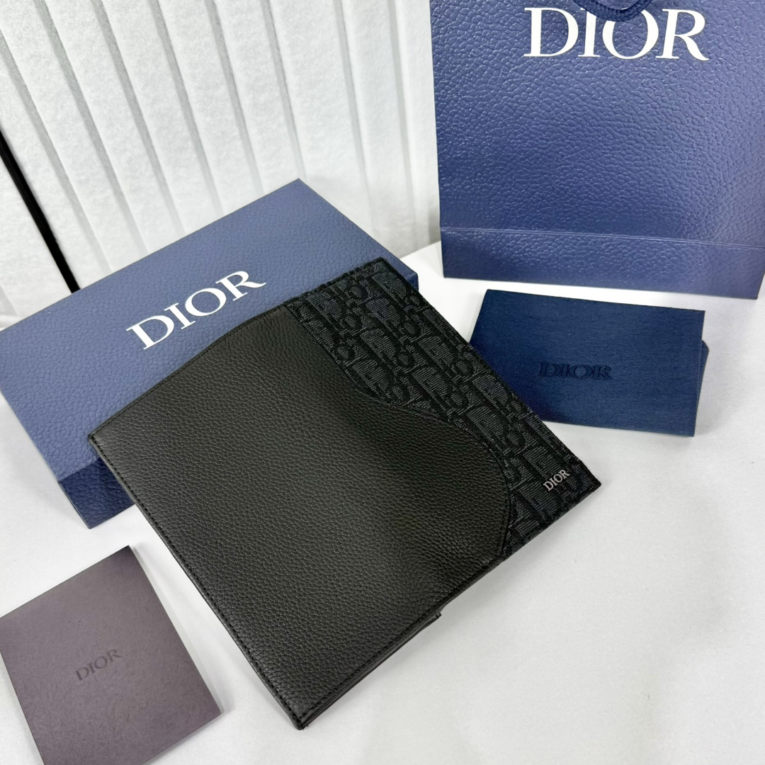 ディオール「Dior」 クラシックな高級品さいふ