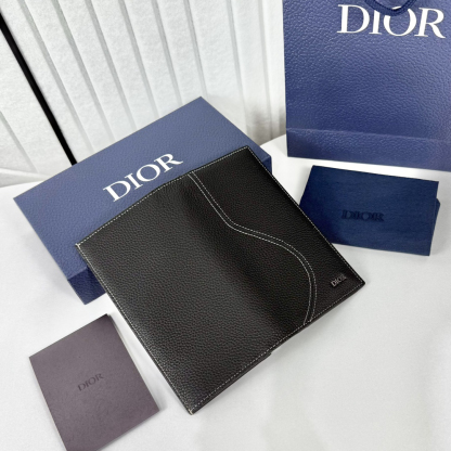 ディオール「Dior」 クラシックな高級品さいふ