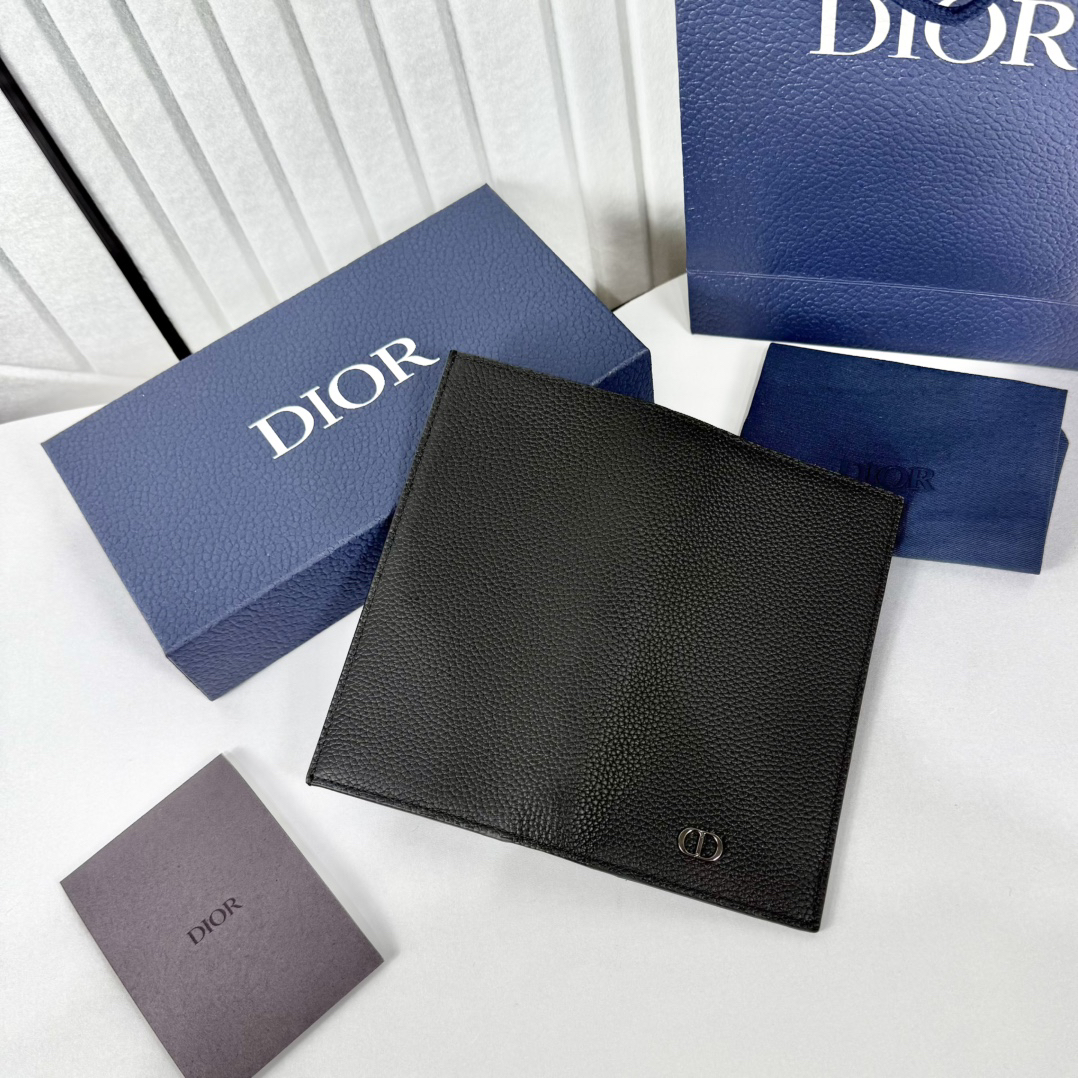 ディオール「Dior」 クラシックな高級品さいふ