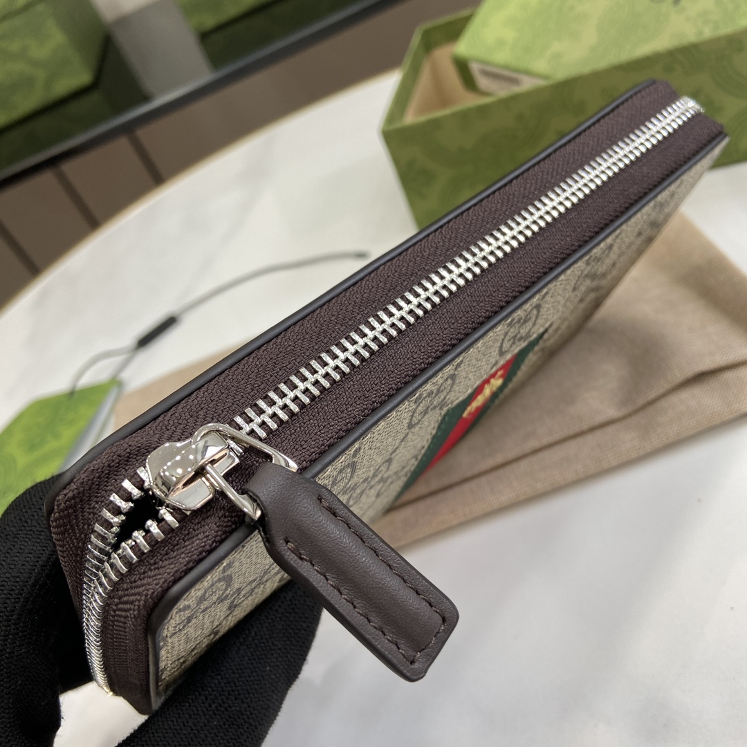 グッチ「Gucci」 クラシックなモノグラムウォレット
