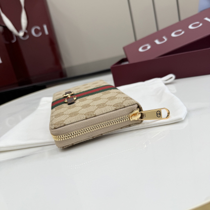 グッチ「Gucci」 クラシックなモノグラムウォレット