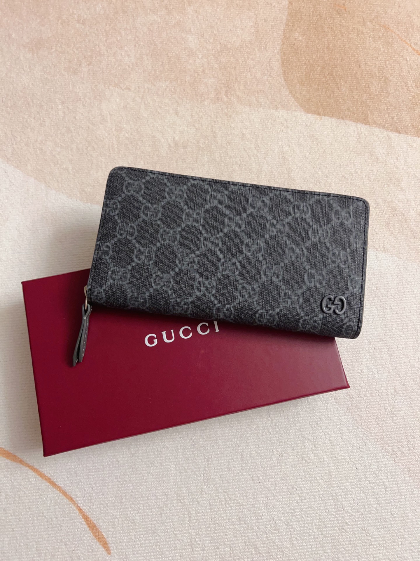 グッチ「Gucci」 クラシックなモノグラムウォレット