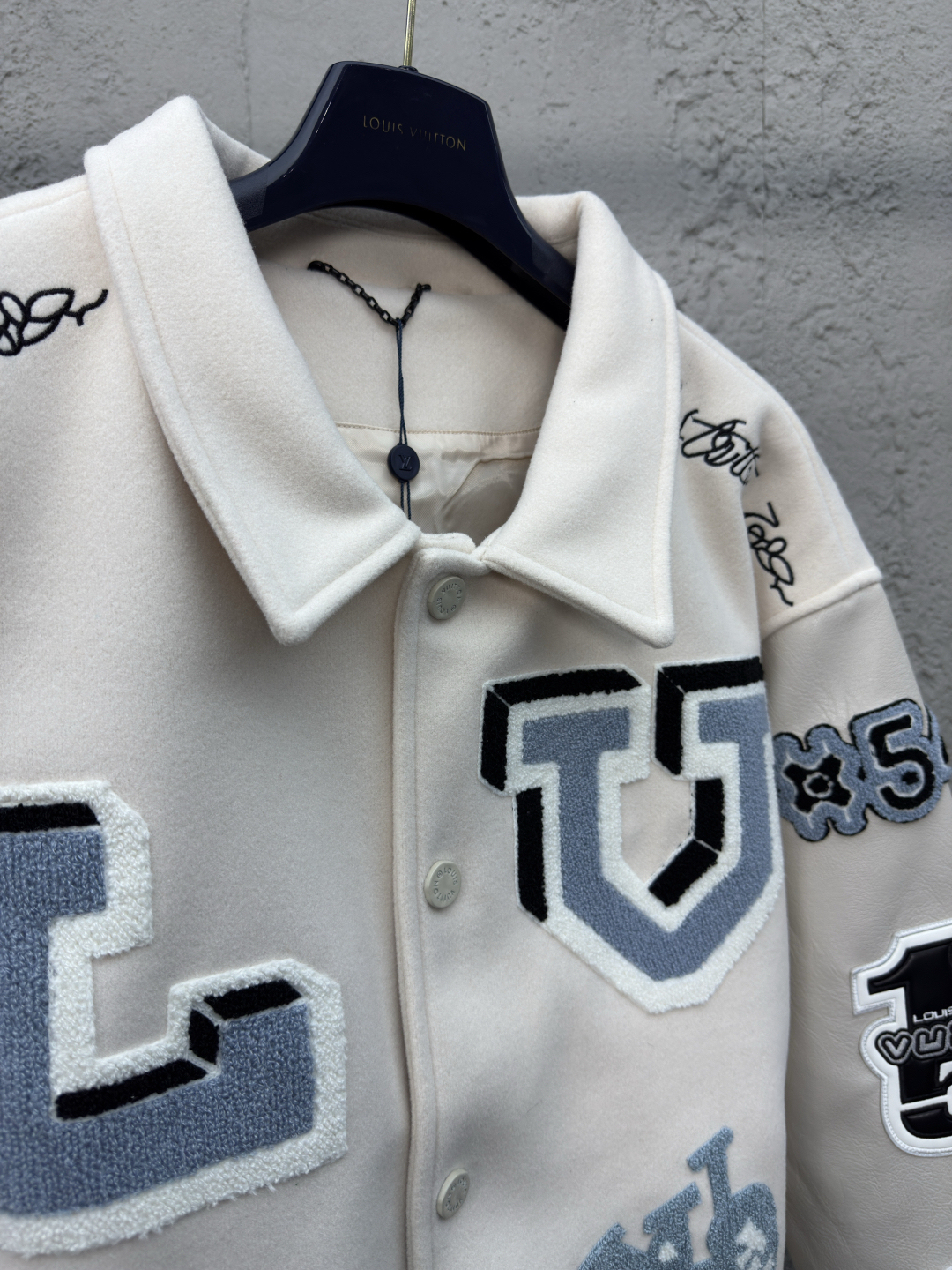 [ Louis Vuitton ] ルイ・ヴィトン  ウサギヤコブの毛皮の野球服のコート