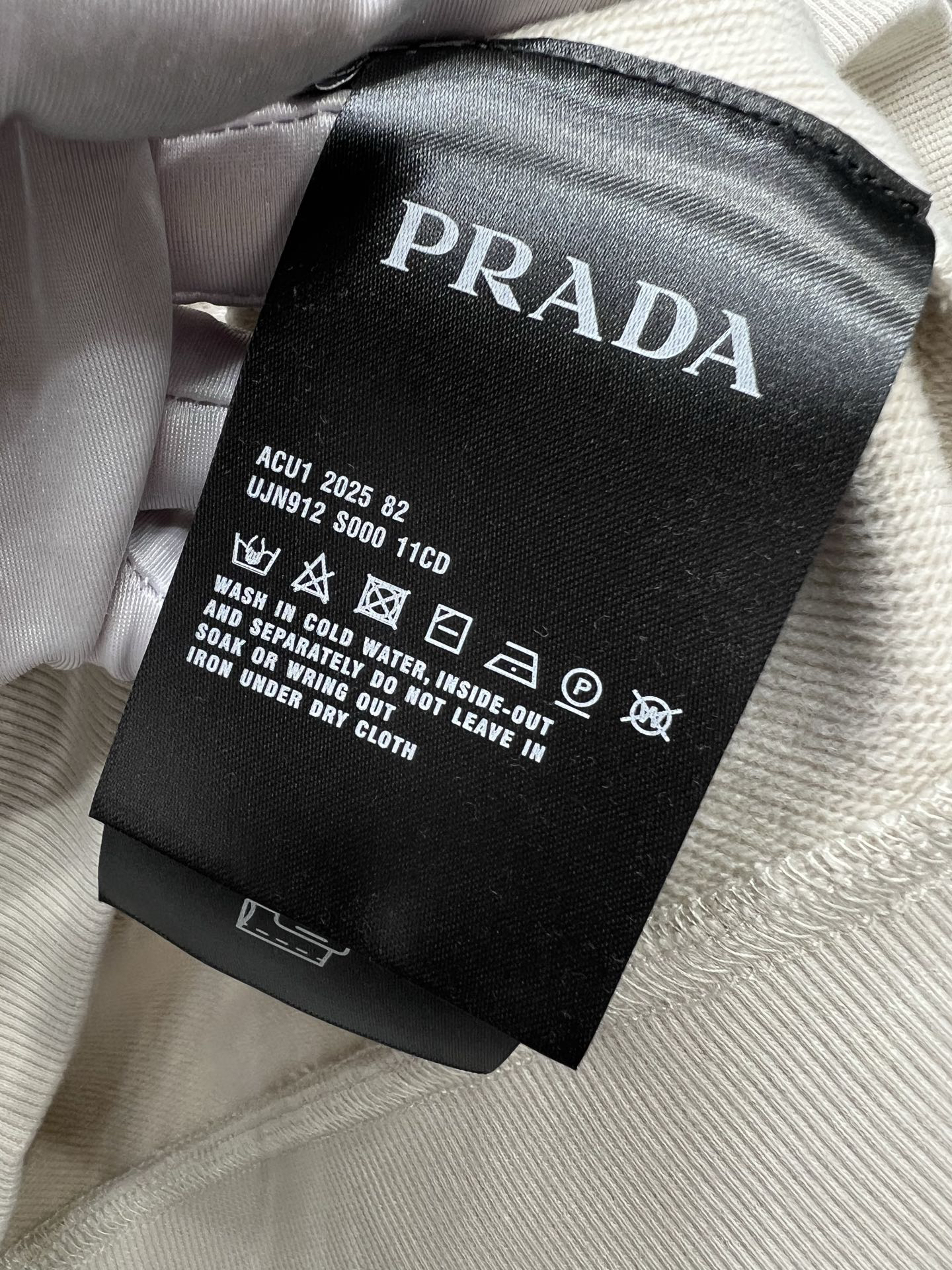 [ Prada ] プラダ  冬用パーカー