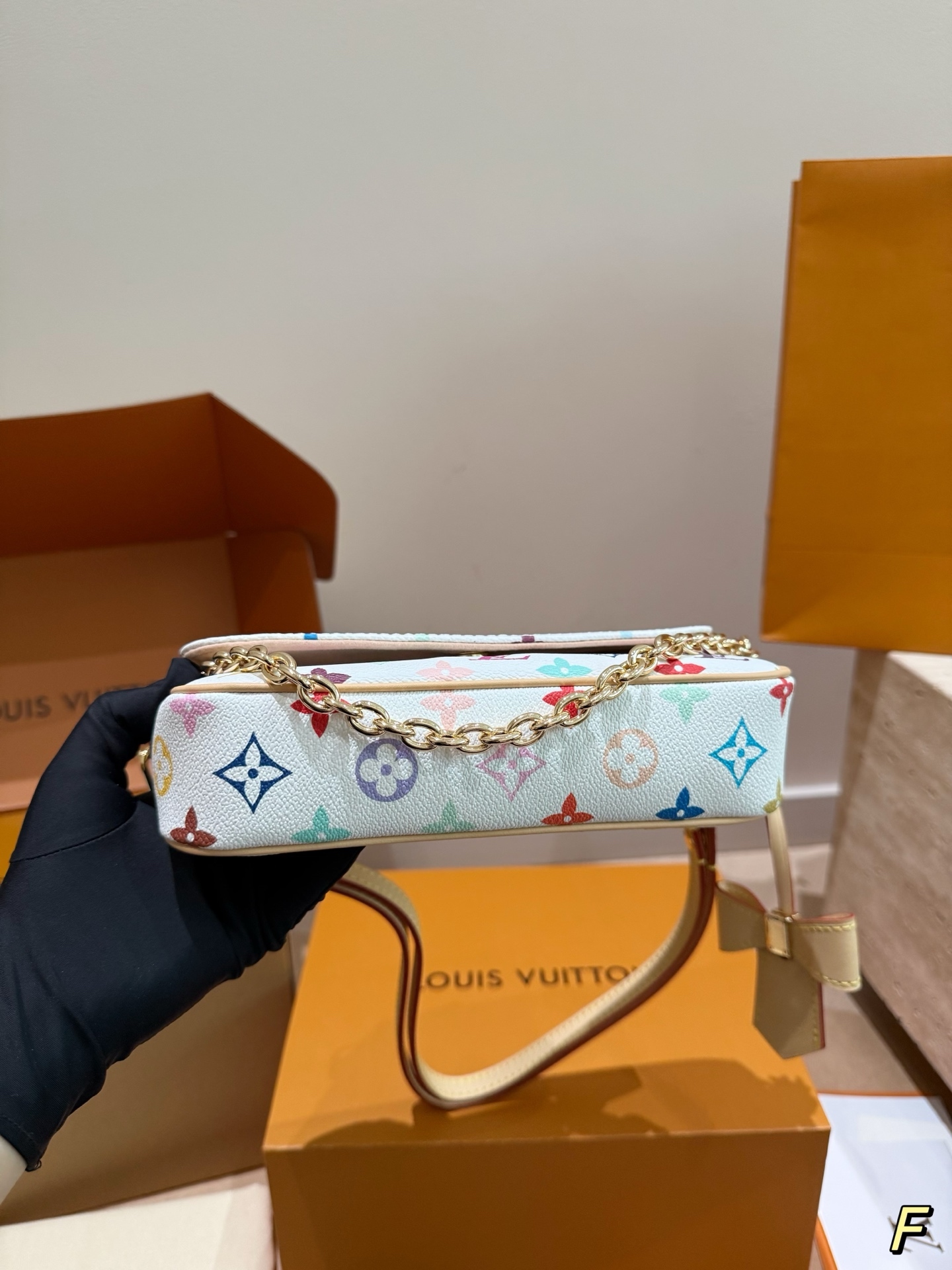 Louis Vuitton  ルイ・ヴィトン シーズナル ワンショルダーバッグ