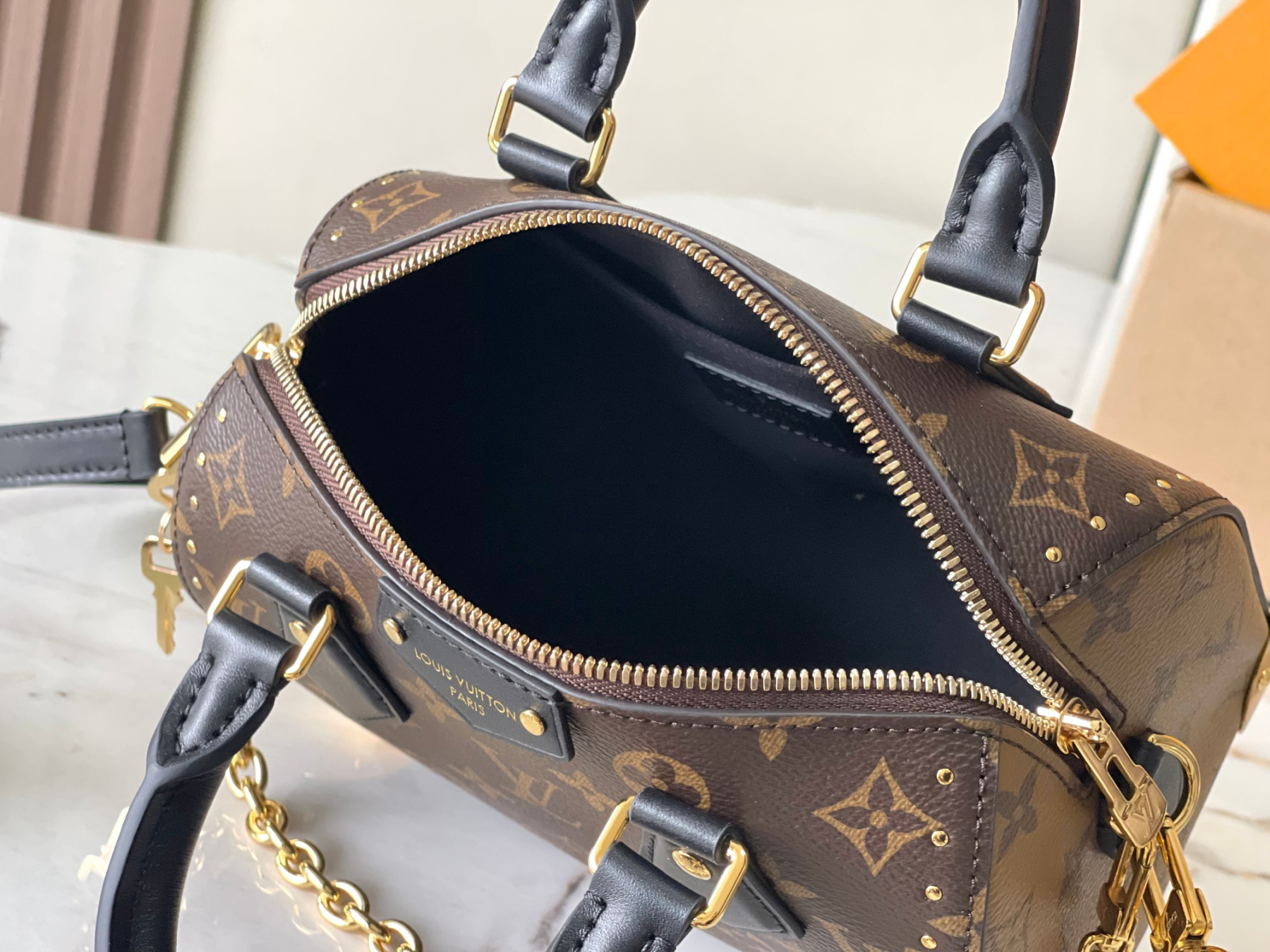 Louis Vuitton  ルイ・ヴィトン シーズナル ワンショルダーバッグ M13146