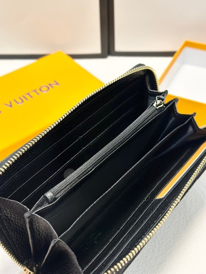 Louis Vuitton  ルイ・ヴィトン 新作 牛革財布