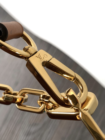 Louis Vuitton  ルイ・ヴィトン シーズナル ワンショルダーバッグ 