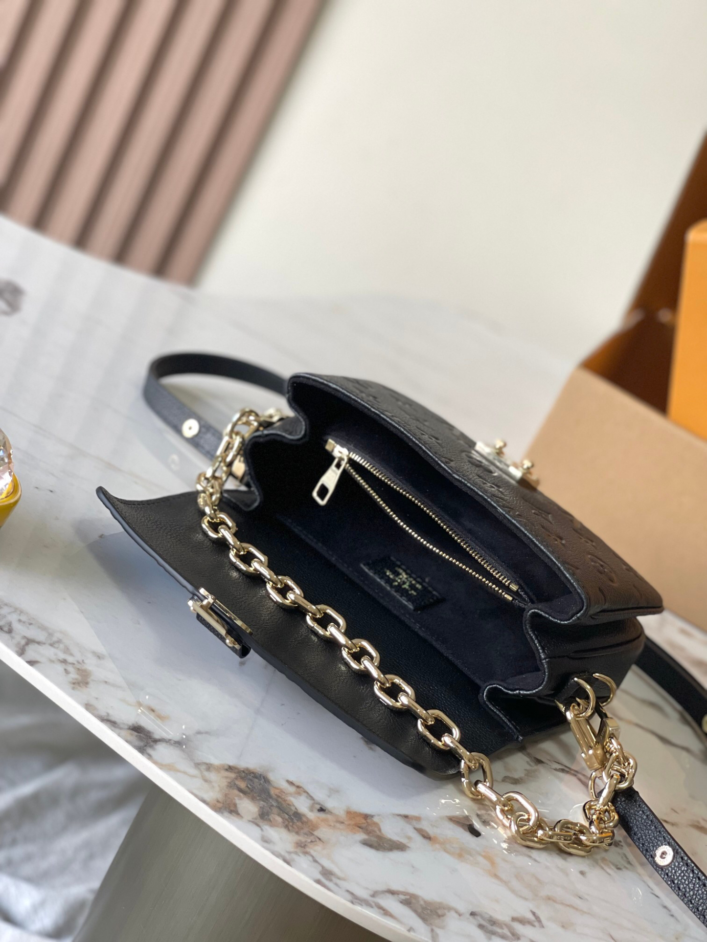 Louis Vuitton  ルイ・ヴィトン シーズナル ワンショルダーバッグ 