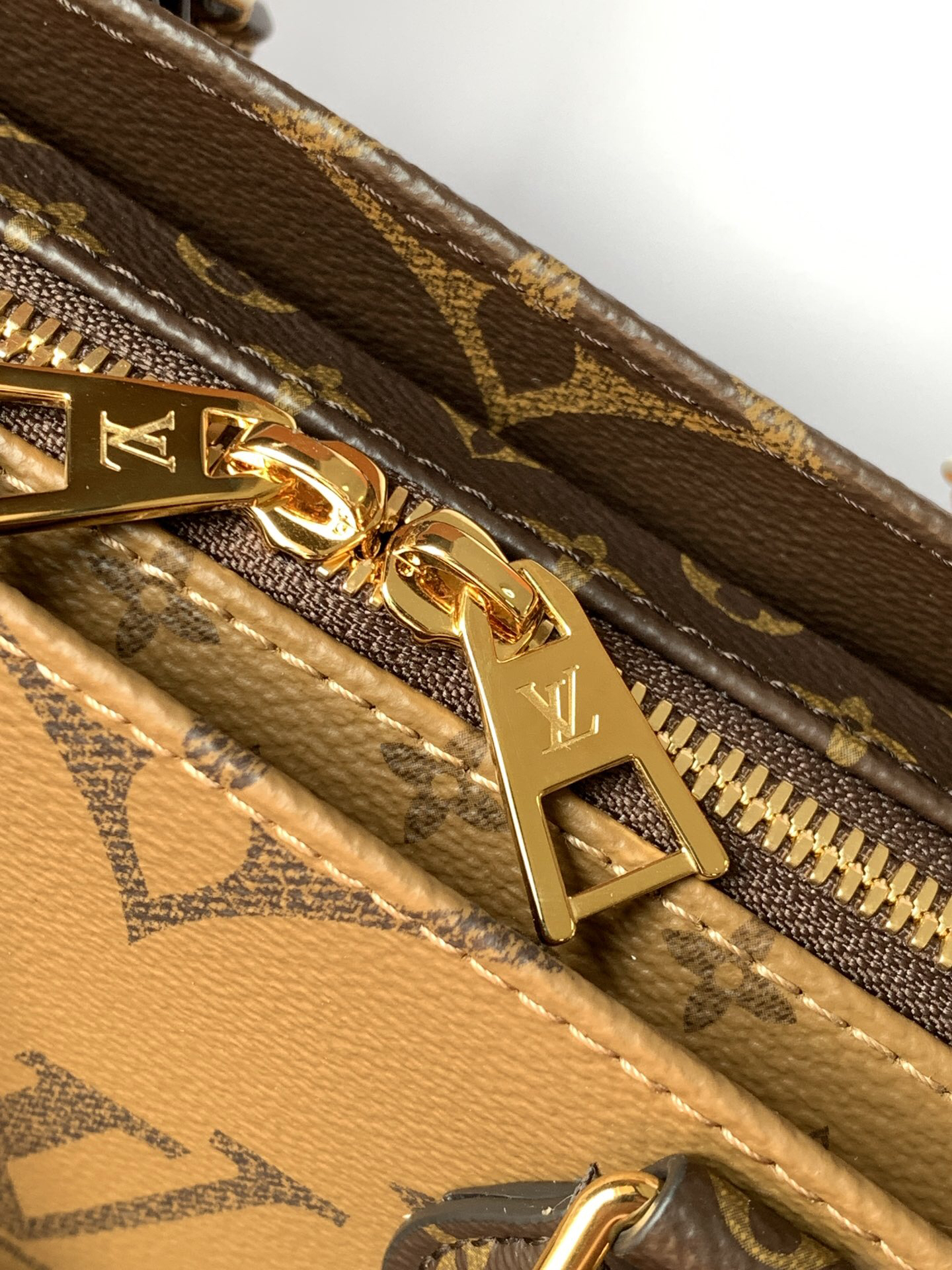 Louis Vuitton  ルイ・ヴィトン シーズナル ワンショルダーバッグ 