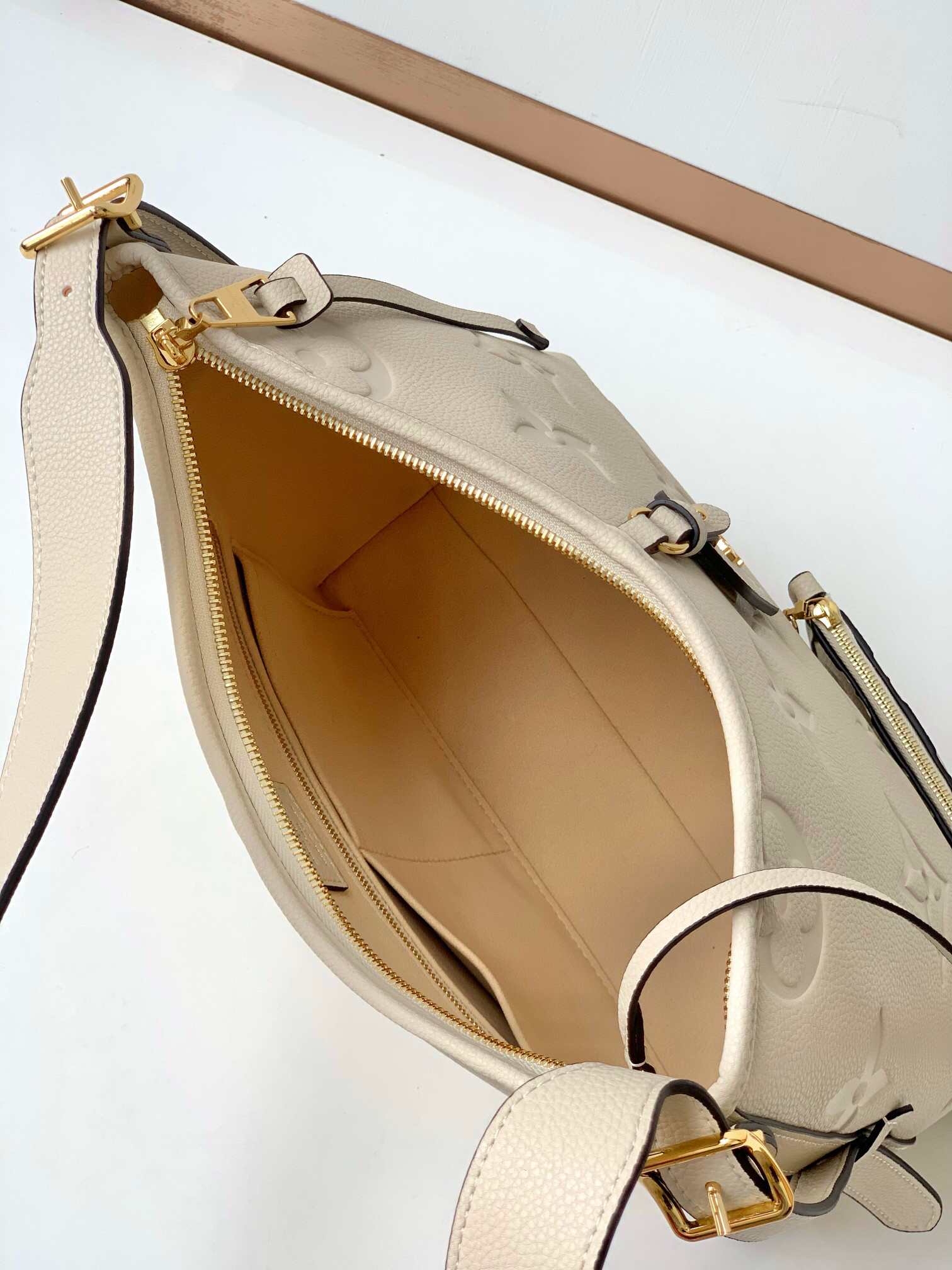 Louis Vuitton  ルイ・ヴィトン シーズナル ワンショルダーバッグ 