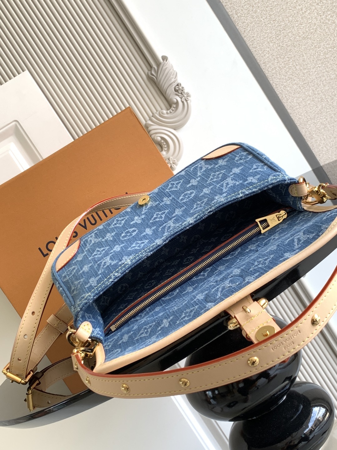 Louis Vuitton  ルイ・ヴィトン シーズナル ワンショルダーバッグ 