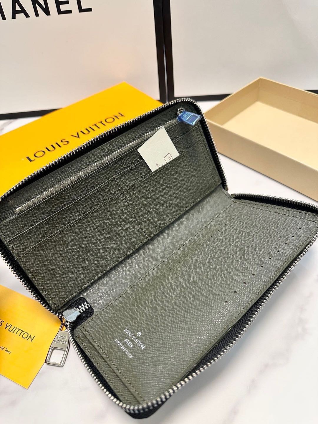 ルイ・ヴィトン「Louis Vuitton」レザーポケットウォレット