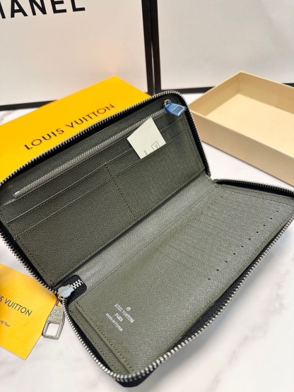 ルイ・ヴィトン「Louis Vuitton」レザーポケットウォレット