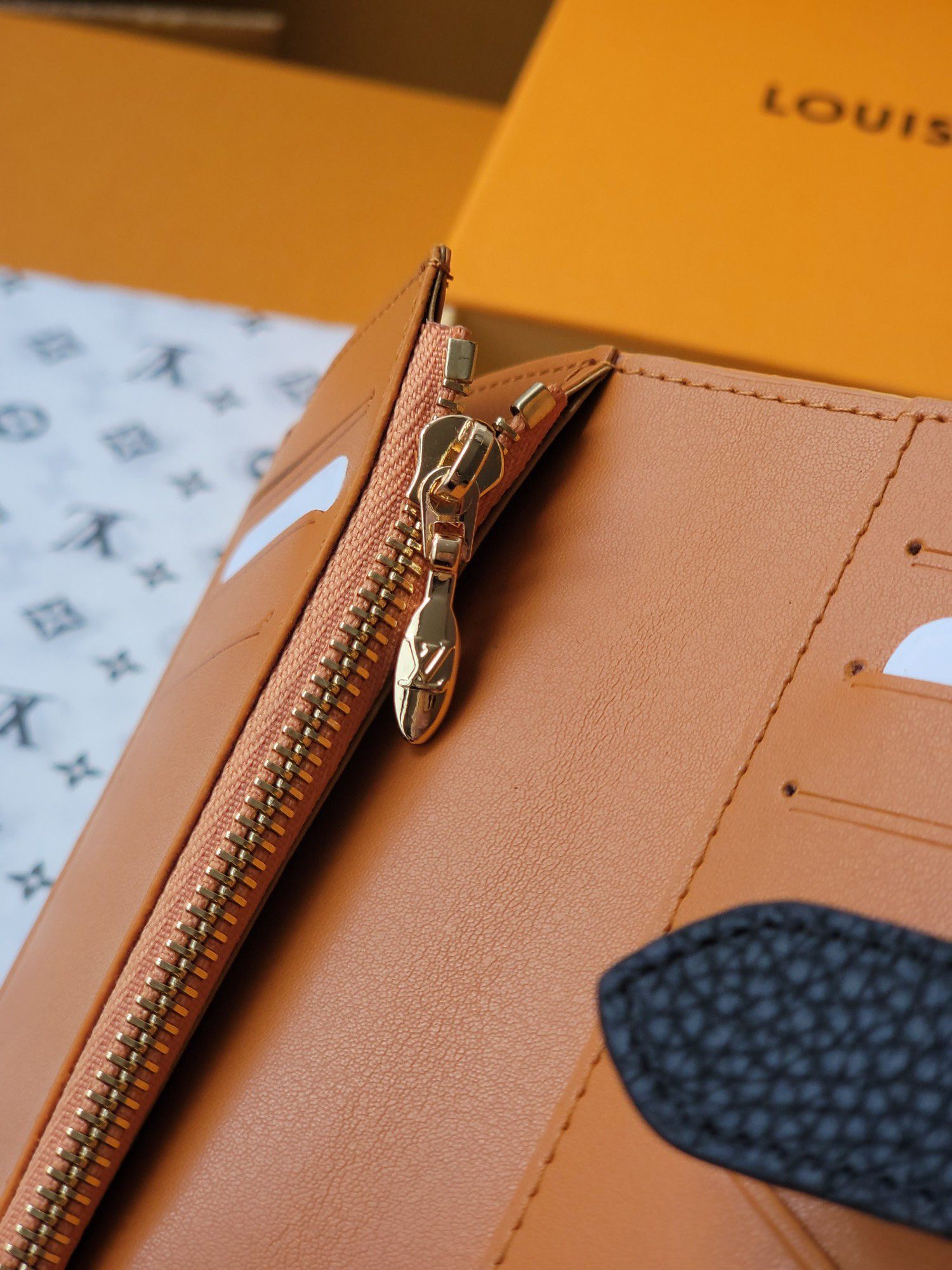 ルイ・ヴィトン「Louis Vuitton」レザーポケットウォレット