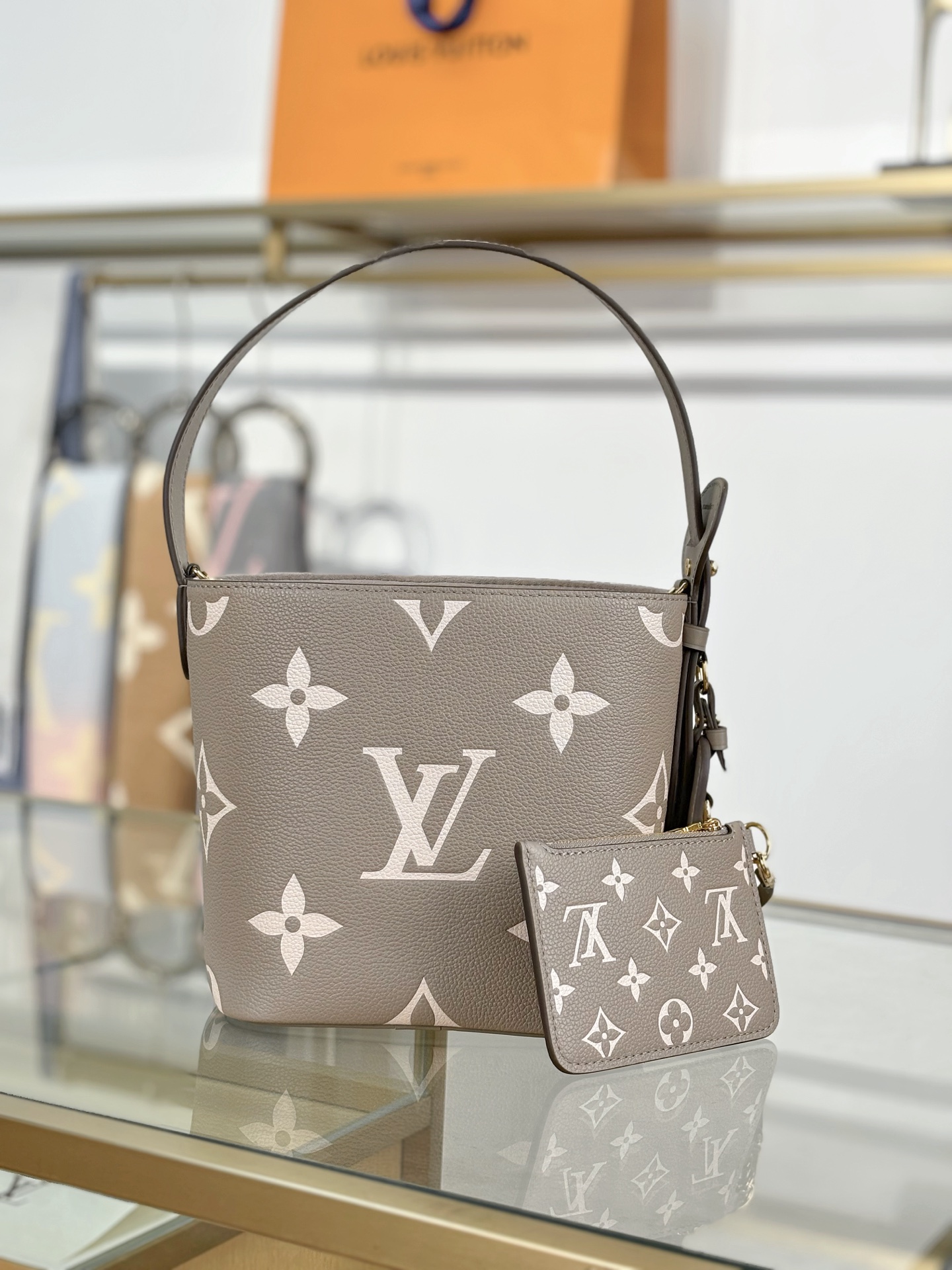 Louis Vuitton  ルイ・ヴィトン シーズナル ワンショルダーバッグ 