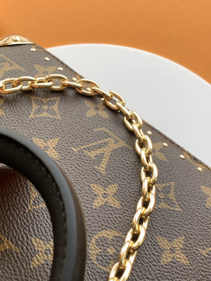 Louis Vuitton  ルイ・ヴィトン シーズナル ワンショルダーバッグ 