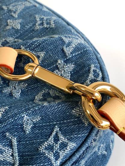 Louis Vuitton  ルイ・ヴィトン シーズナル ワンショルダーバッグ 