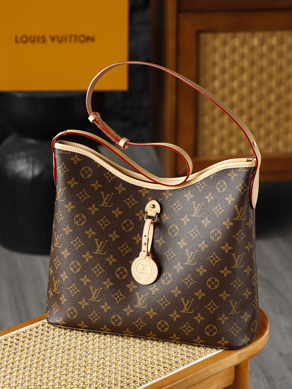 Louis Vuitton  ルイ・ヴィトン シーズナル ワンショルダーバッグ 