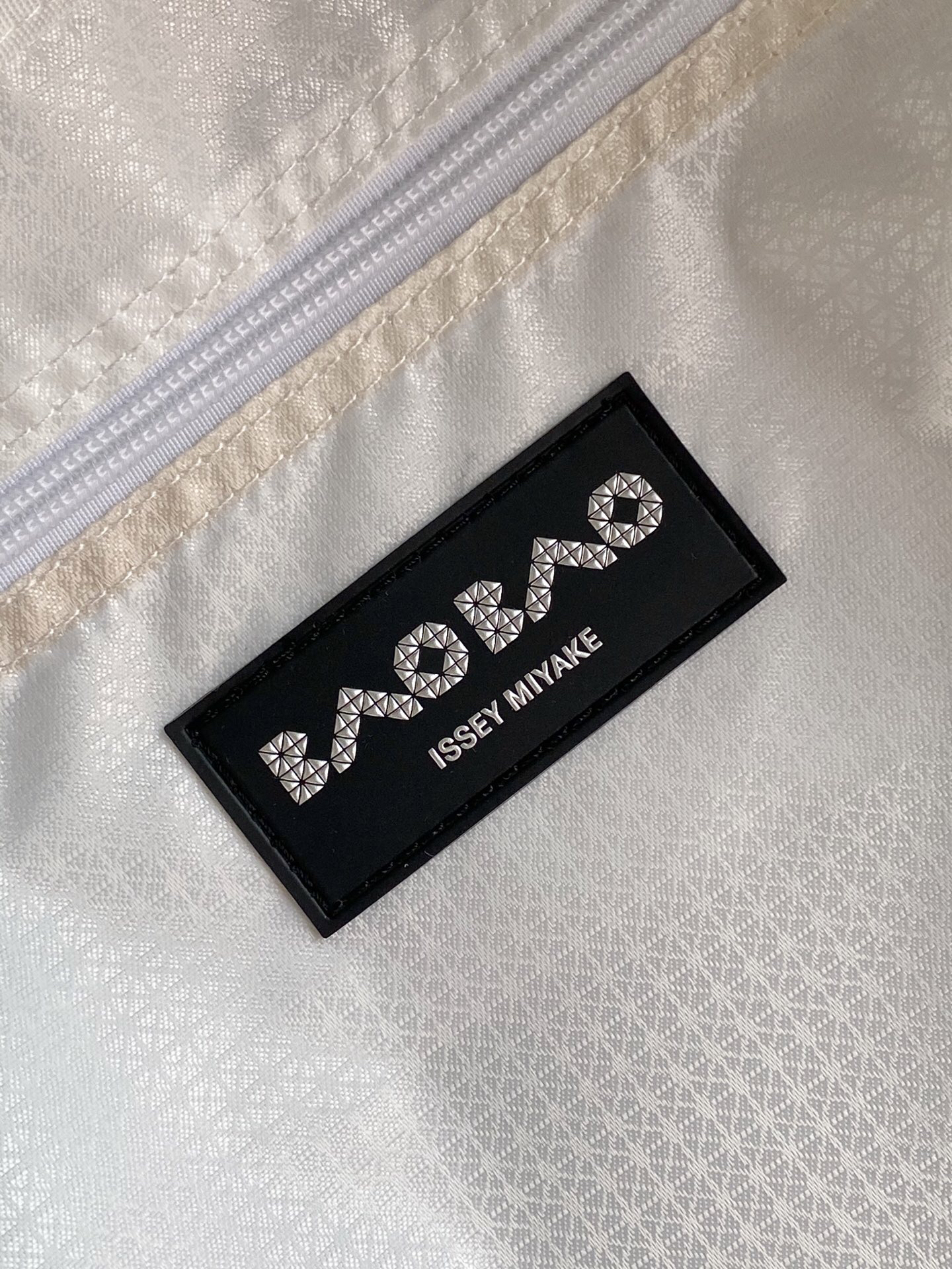 イッセイミヤケ「Issey Miyake」LUCENTシリーズ トートバッグ