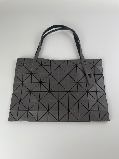イッセイミヤケ「Issey Miyake」LUCENTシリーズ トートバッグ