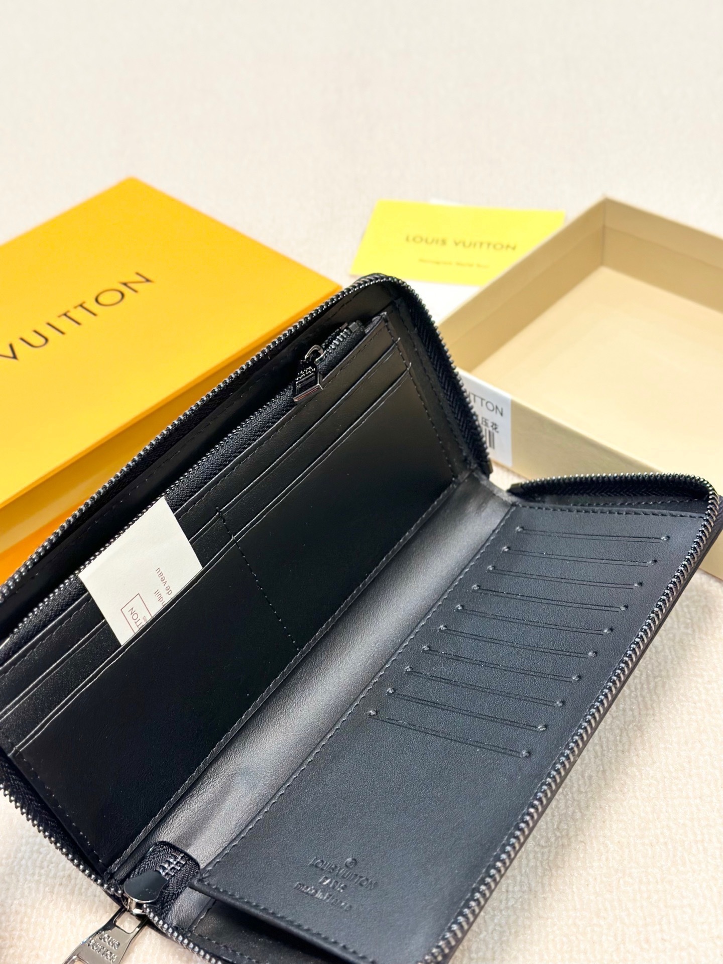 ルイ・ヴィトン「Louis Vuitton」レザーポケットウォレット