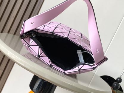 イッセイミヤケ「Issey Miyake」LUCENTシリーズ トートバッグ