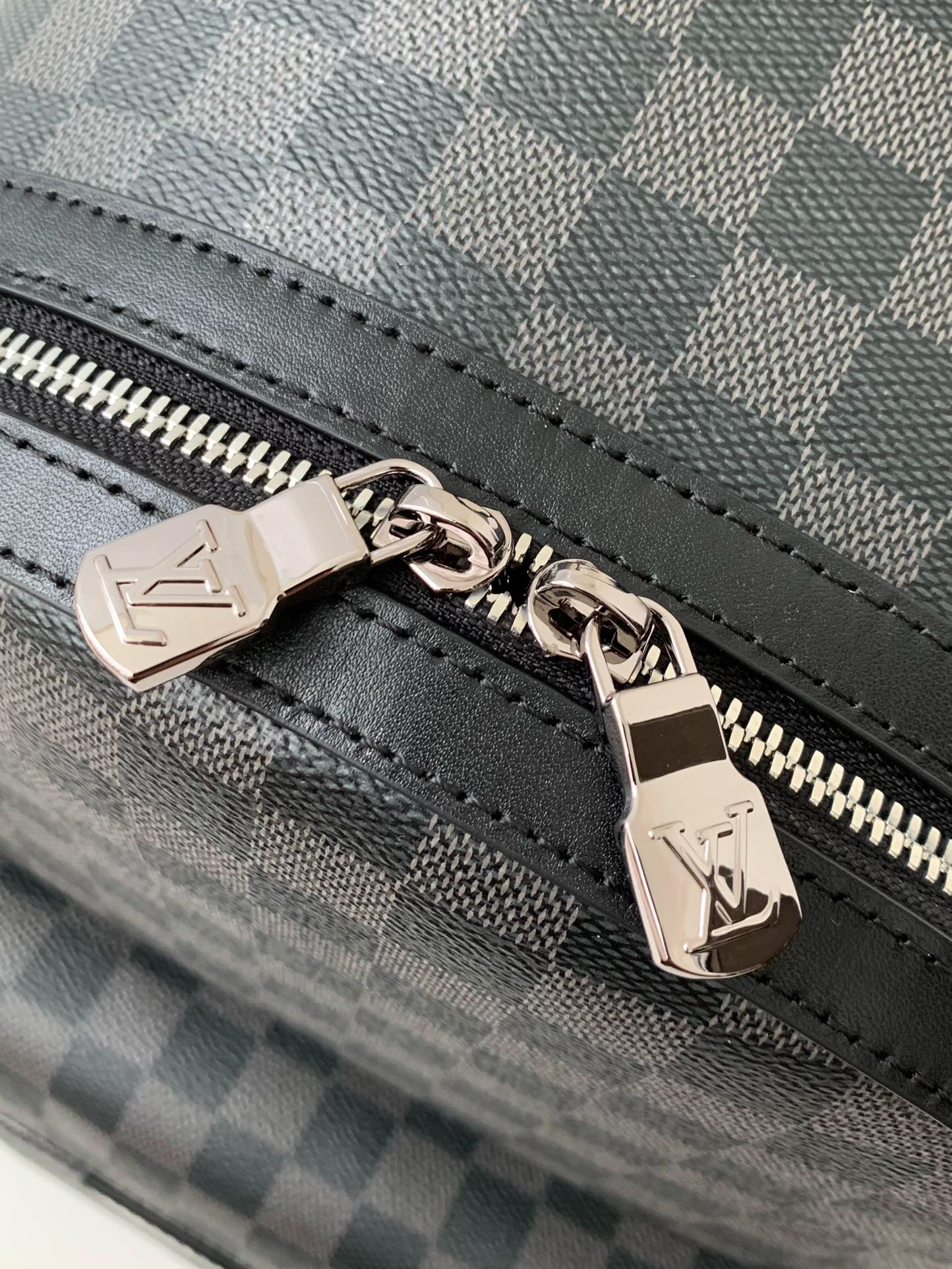 Louis Vuitton  ルイ・ヴィトン シーズナル ワンショルダーバッグ