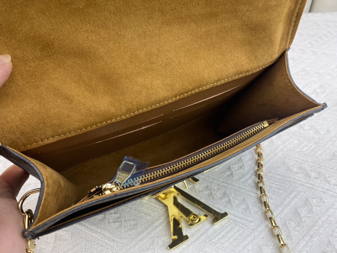 ルイ・ヴィトン「Louis Vuitton」レザーポケットウォレット レディース おしゃれ ショルダーバッグ