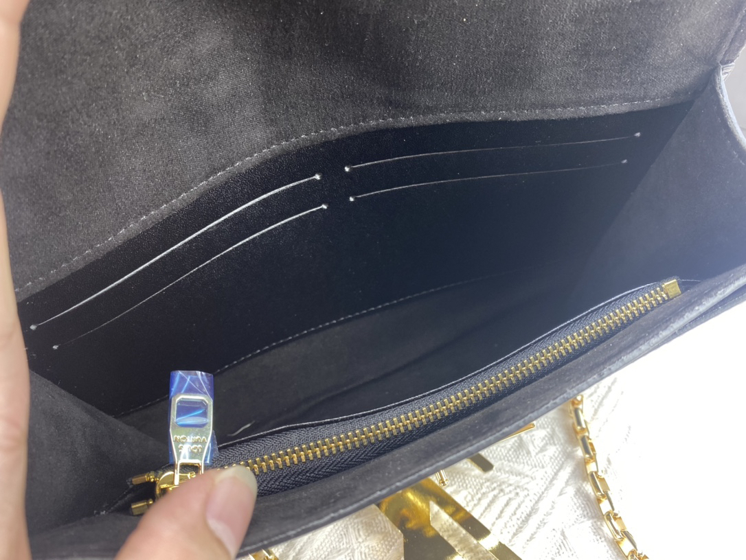 ルイ・ヴィトン「Louis Vuitton」レザーポケットウォレット レディース おしゃれ ショルダーバッグ