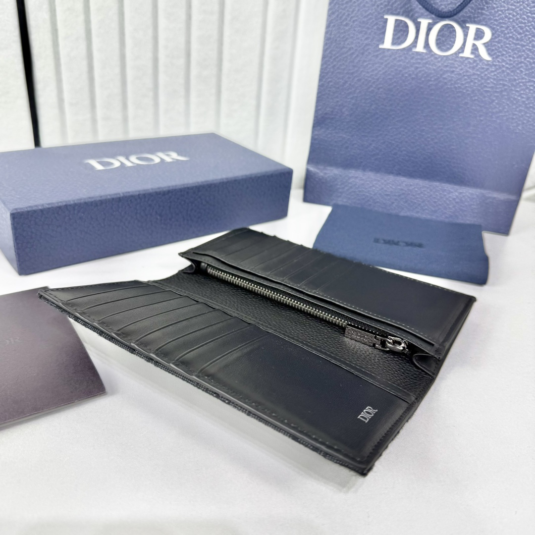 ディオール「Dior」 クラシックな高級品さいふ