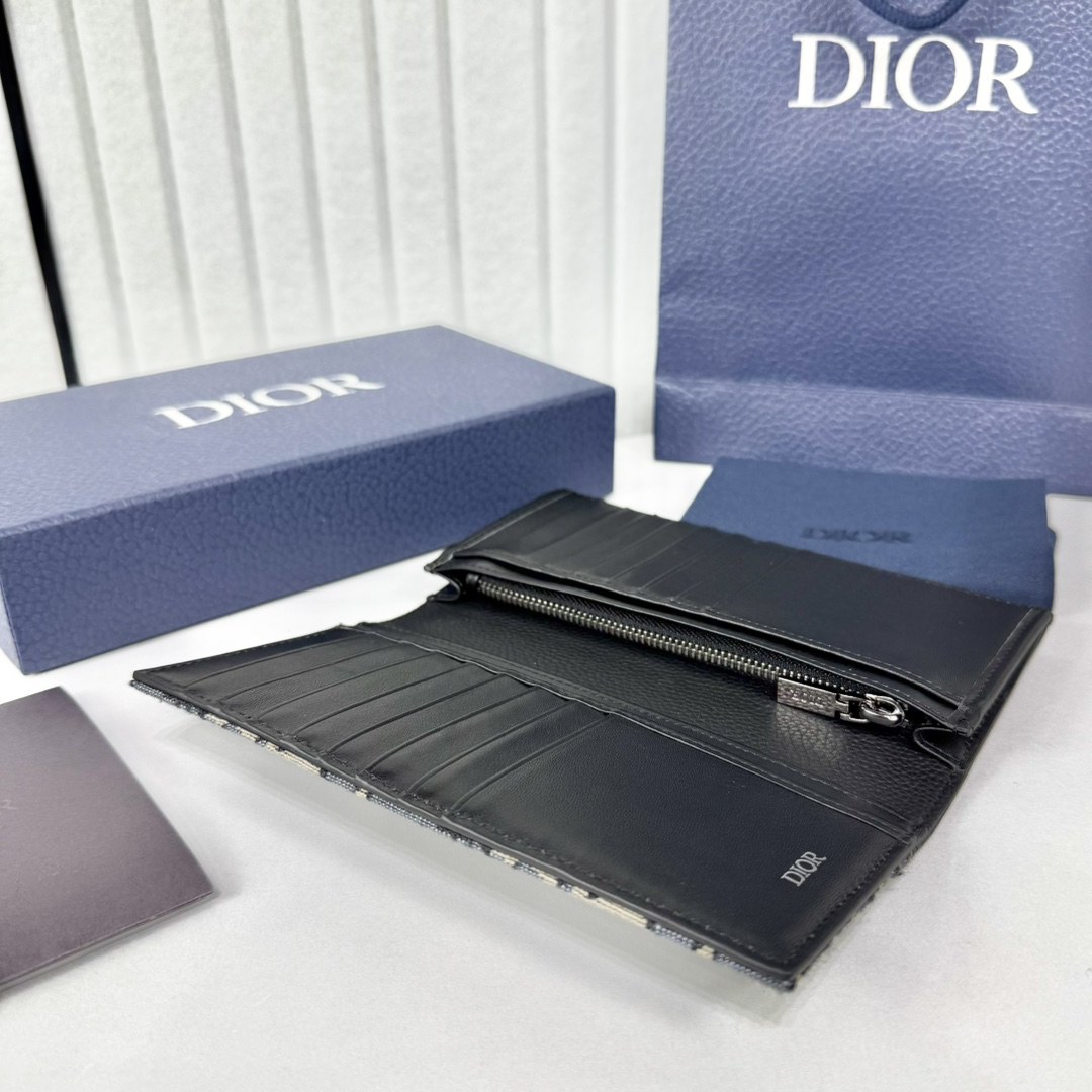 ディオール「Dior」 クラシックな高級品さいふ
