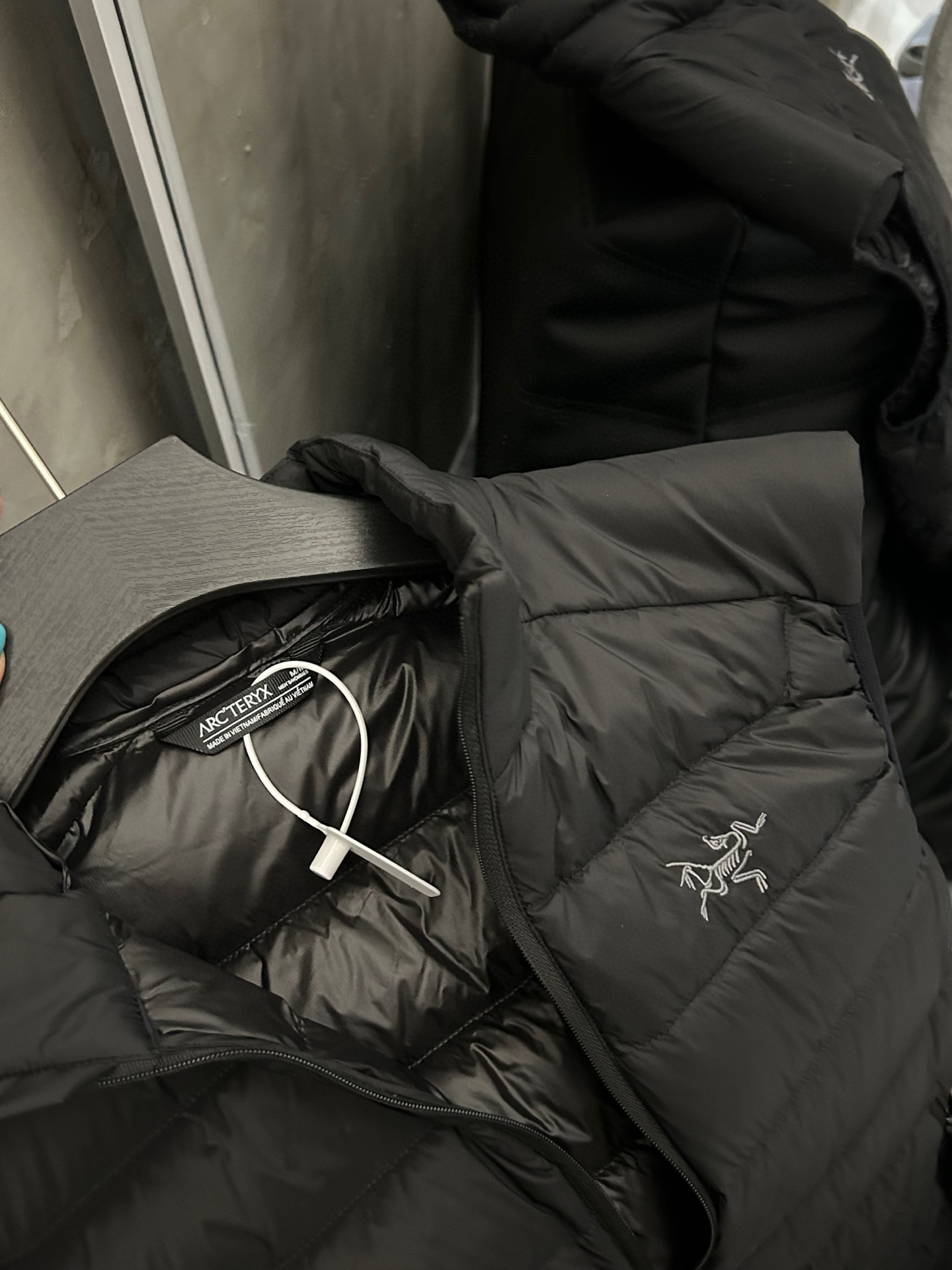 始祖鳥冬専門軽量保温カルビベスト